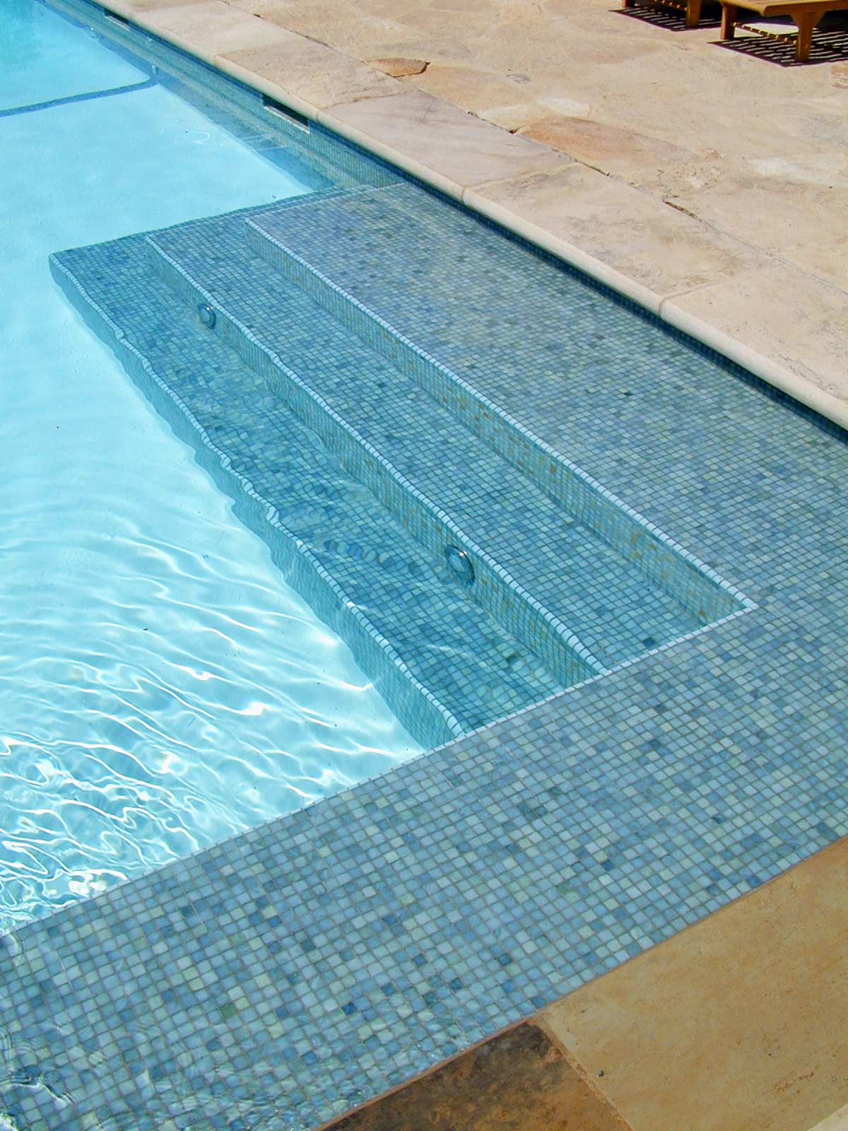 Estate poool tiled entry steps